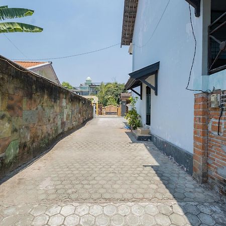 Reddoorz Syariah At Jalan Sunan Giri Tuban Hotel Tuban  Kültér fotó