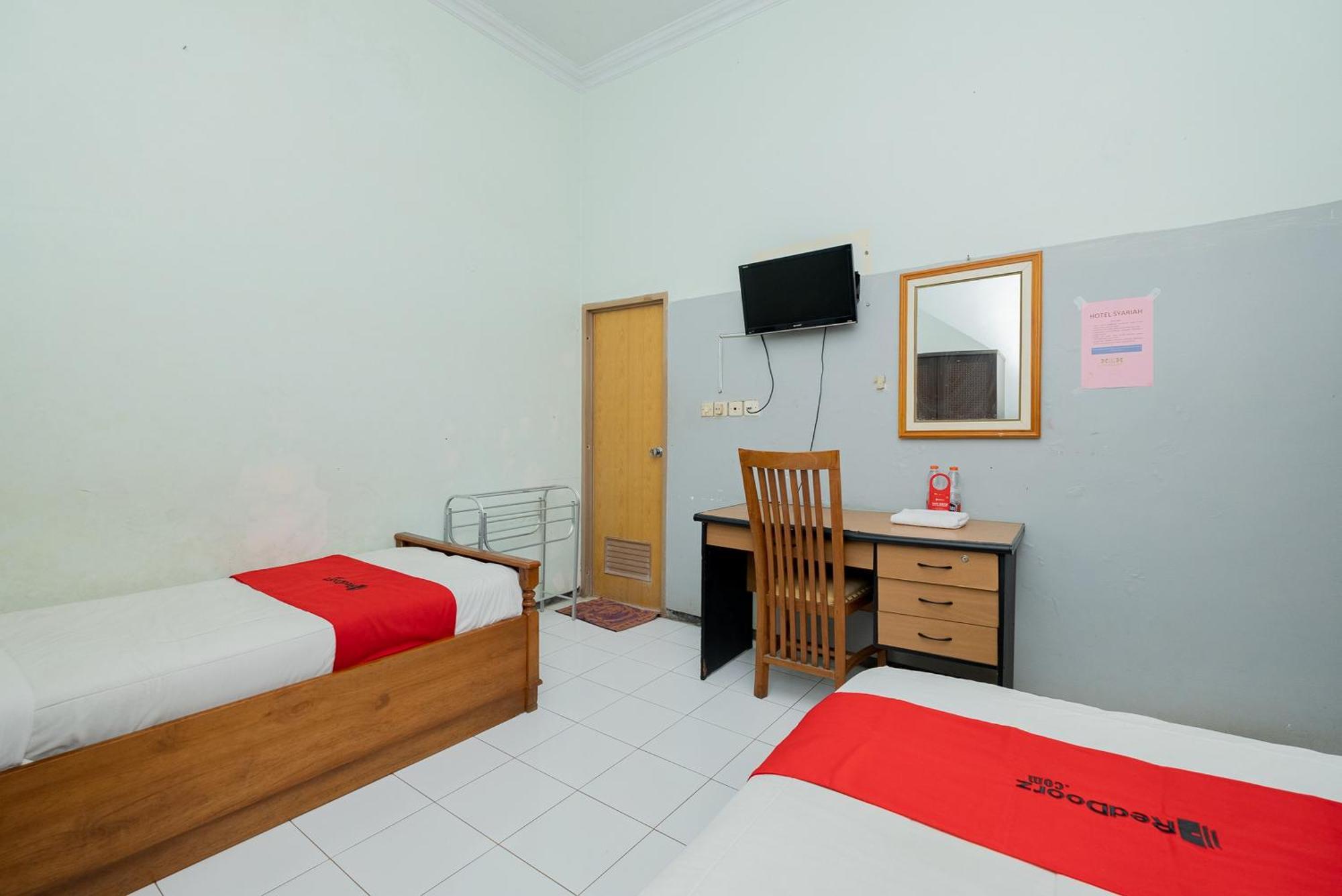 Reddoorz Syariah At Jalan Sunan Giri Tuban Tuban  Kültér fotó