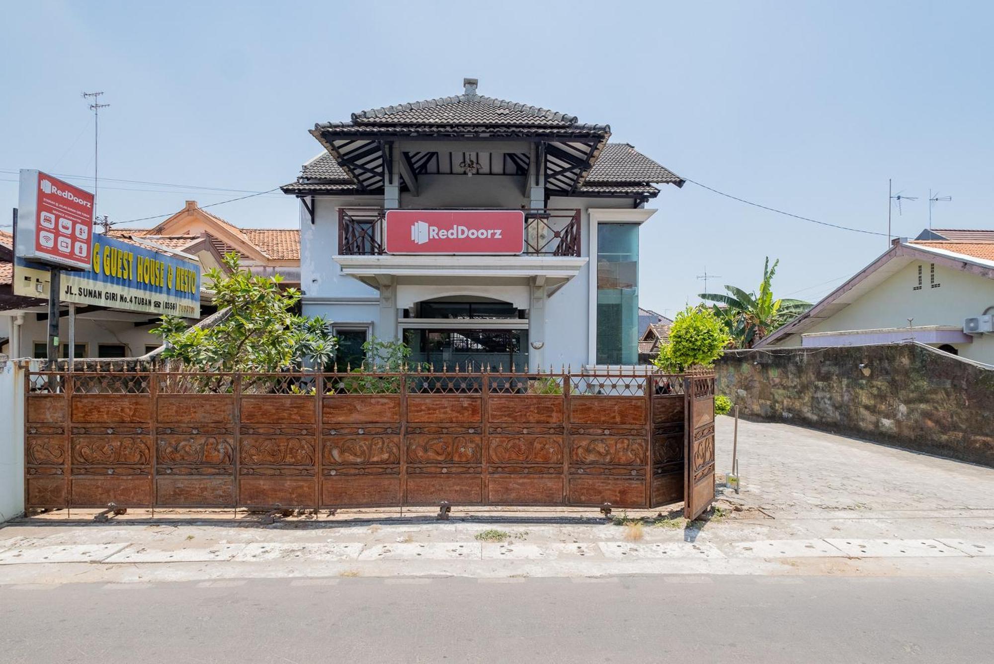 Reddoorz Syariah At Jalan Sunan Giri Tuban Hotel Tuban  Kültér fotó