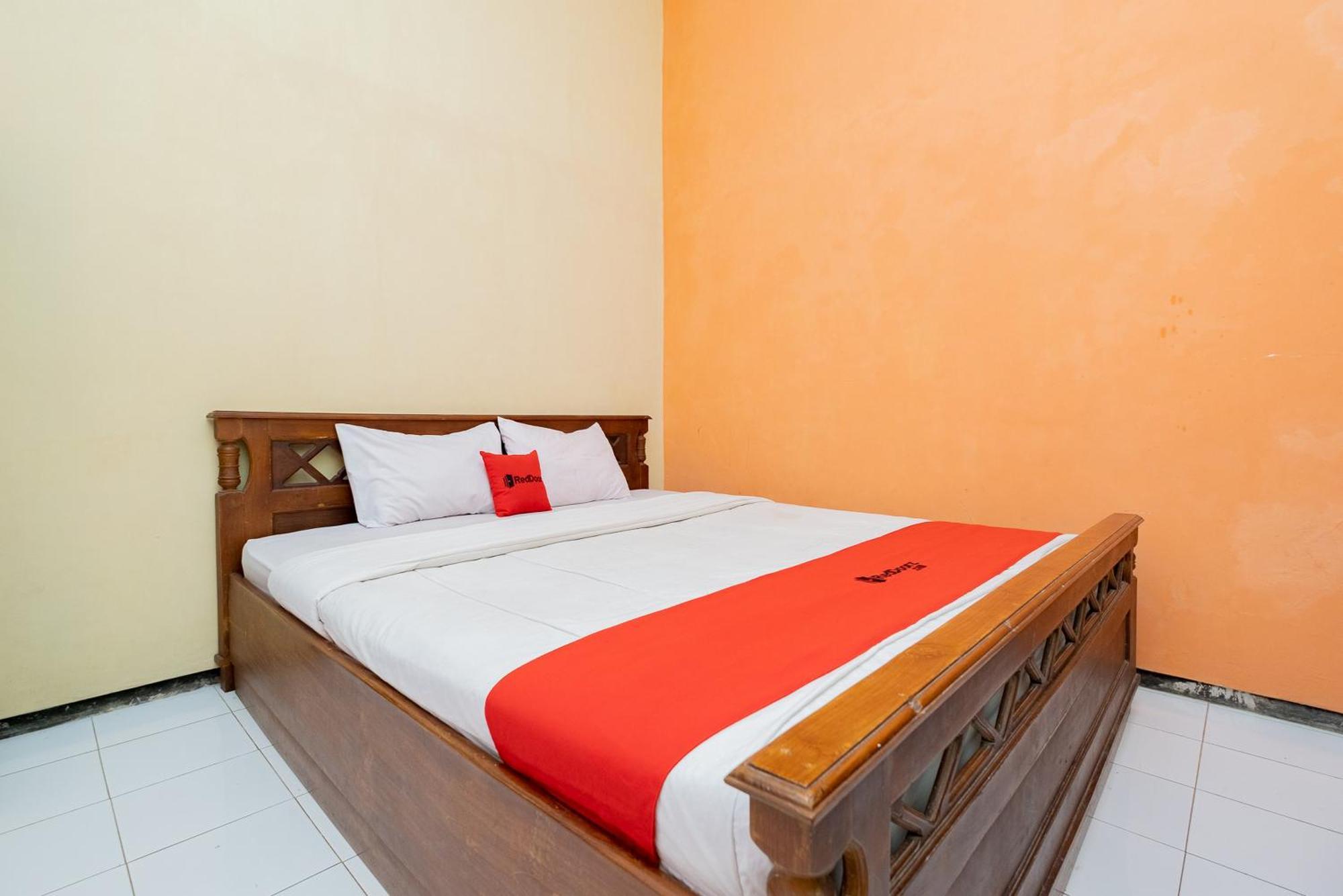 Reddoorz Syariah At Jalan Sunan Giri Tuban Hotel Tuban  Kültér fotó