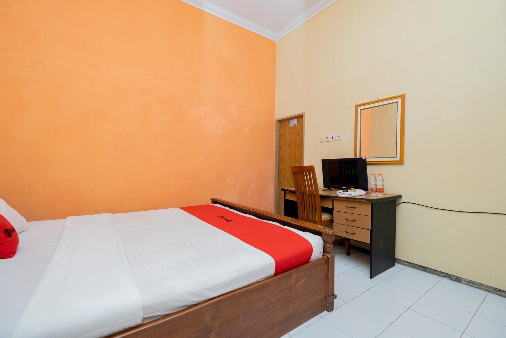 Reddoorz Syariah At Jalan Sunan Giri Tuban Hotel Tuban  Kültér fotó