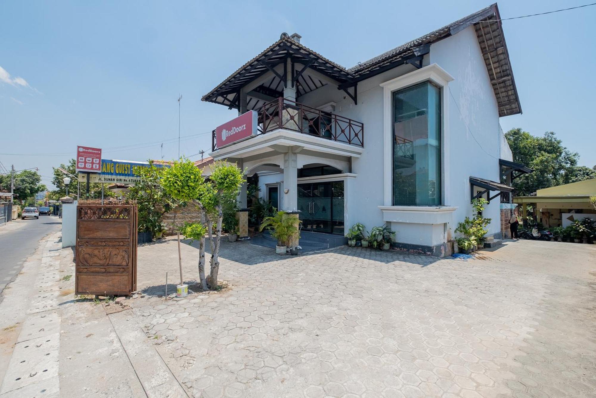 Reddoorz Syariah At Jalan Sunan Giri Tuban Hotel Tuban  Kültér fotó