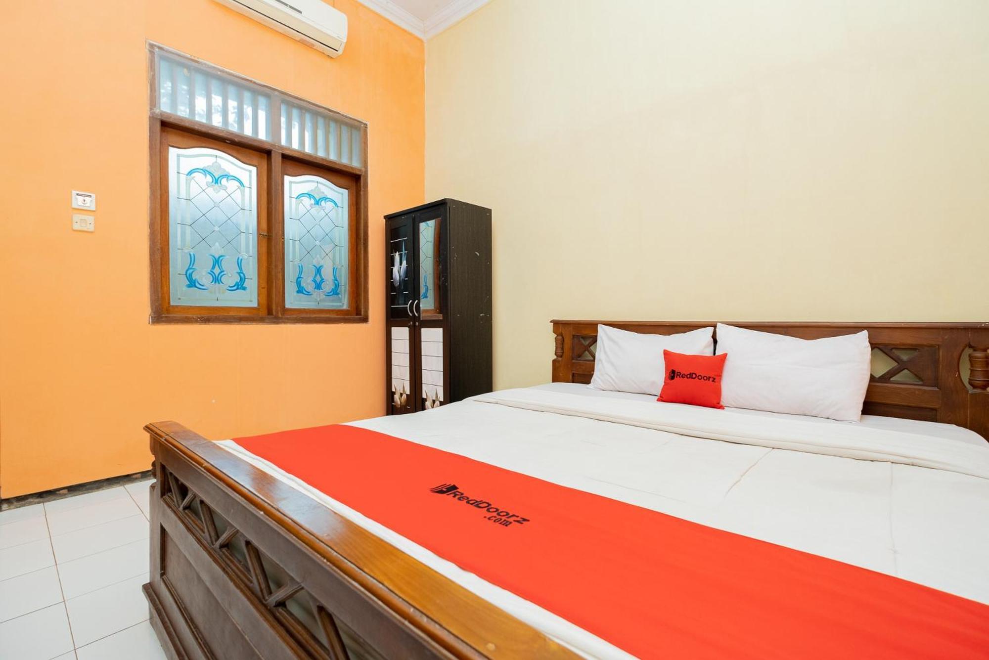 Reddoorz Syariah At Jalan Sunan Giri Tuban Hotel Tuban  Kültér fotó