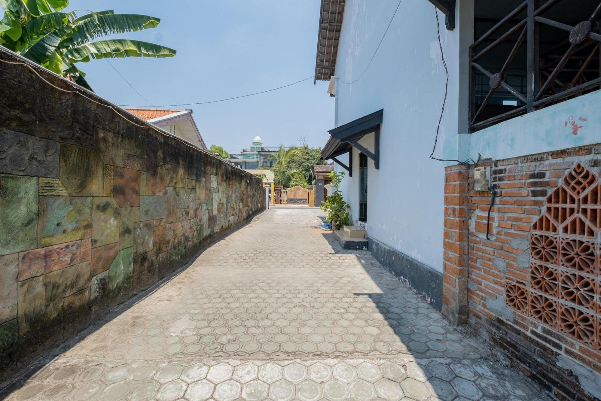 Reddoorz Syariah At Jalan Sunan Giri Tuban Hotel Tuban  Kültér fotó