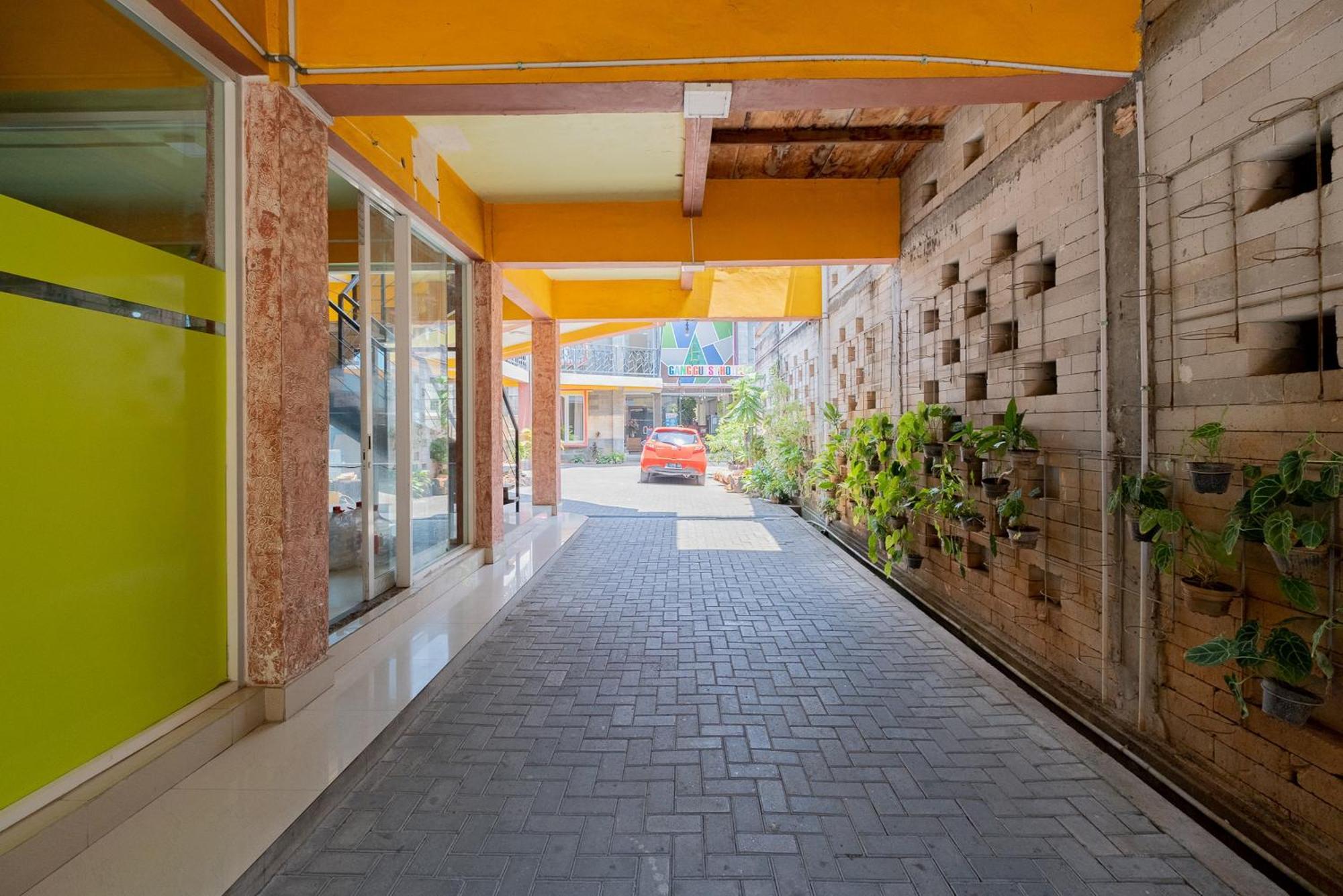 Reddoorz Syariah At Jalan Sunan Giri Tuban Tuban  Kültér fotó