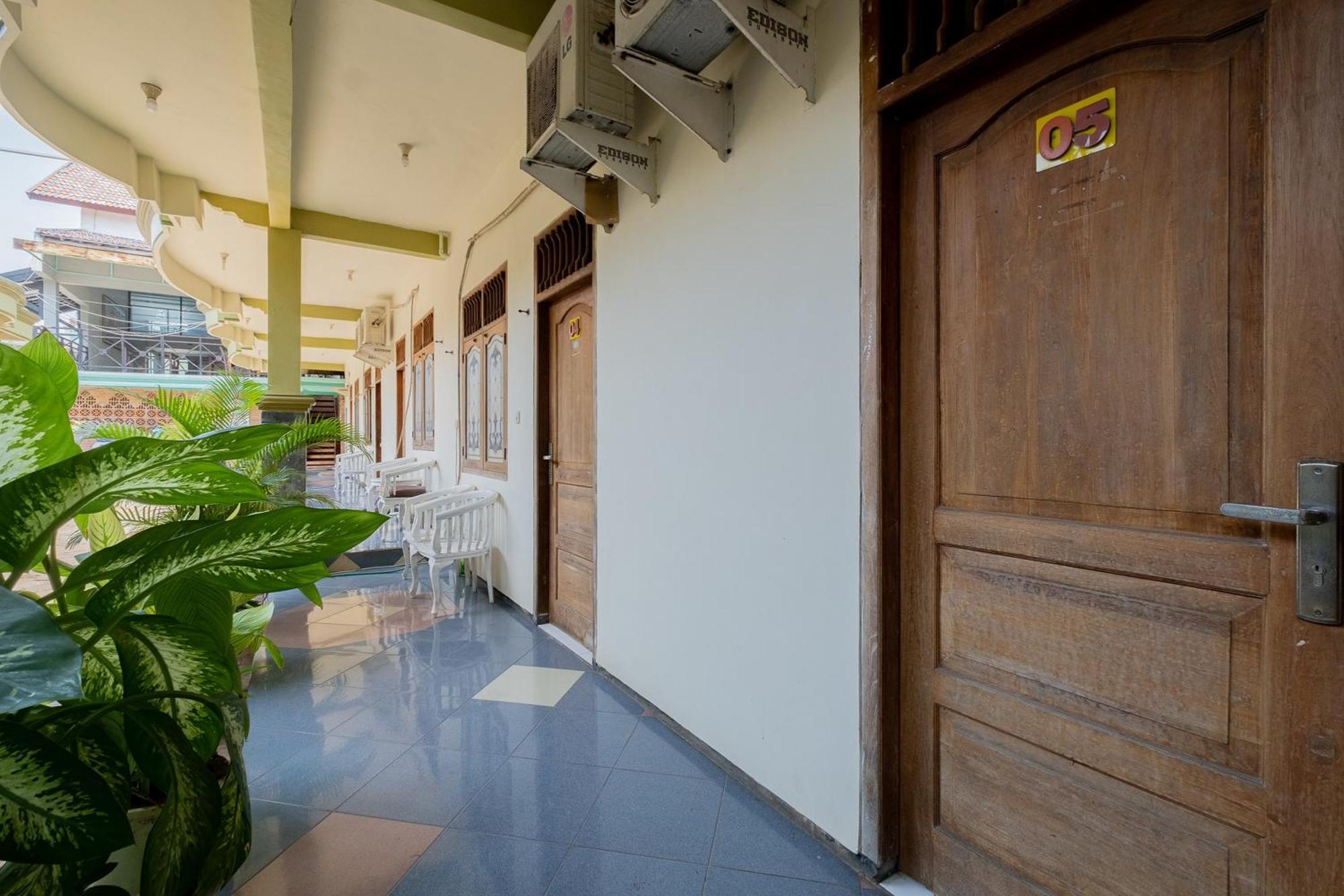 Reddoorz Syariah At Jalan Sunan Giri Tuban Hotel Tuban  Kültér fotó