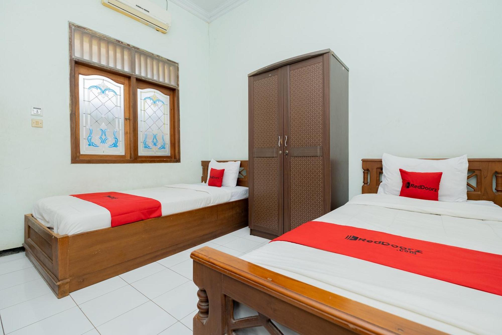 Reddoorz Syariah At Jalan Sunan Giri Tuban Hotel Tuban  Kültér fotó