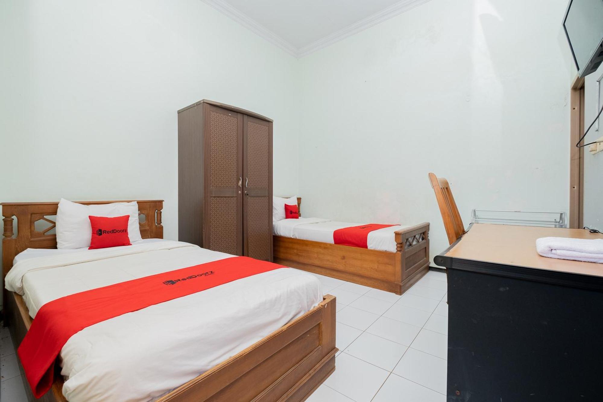 Reddoorz Syariah At Jalan Sunan Giri Tuban Hotel Tuban  Kültér fotó