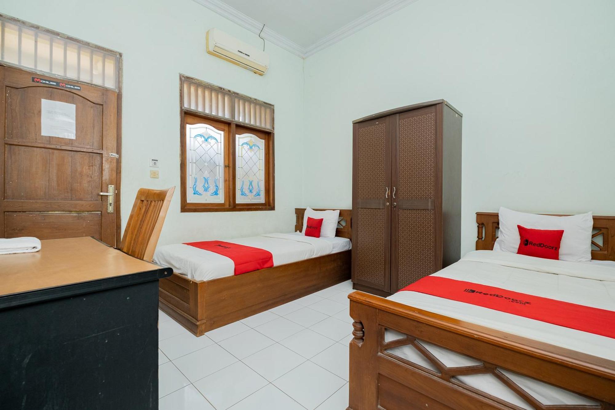 Reddoorz Syariah At Jalan Sunan Giri Tuban Tuban  Kültér fotó