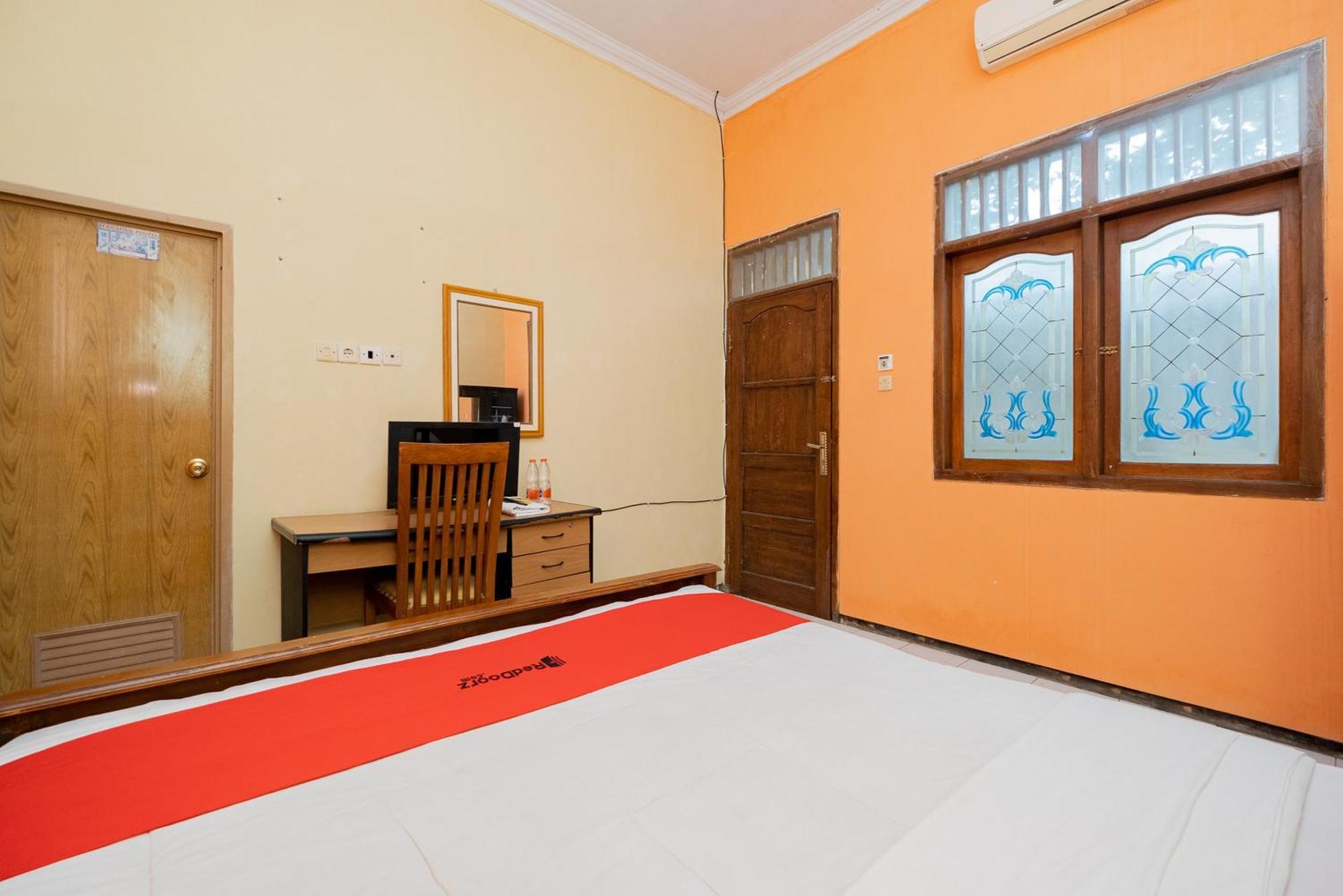 Reddoorz Syariah At Jalan Sunan Giri Tuban Tuban  Kültér fotó